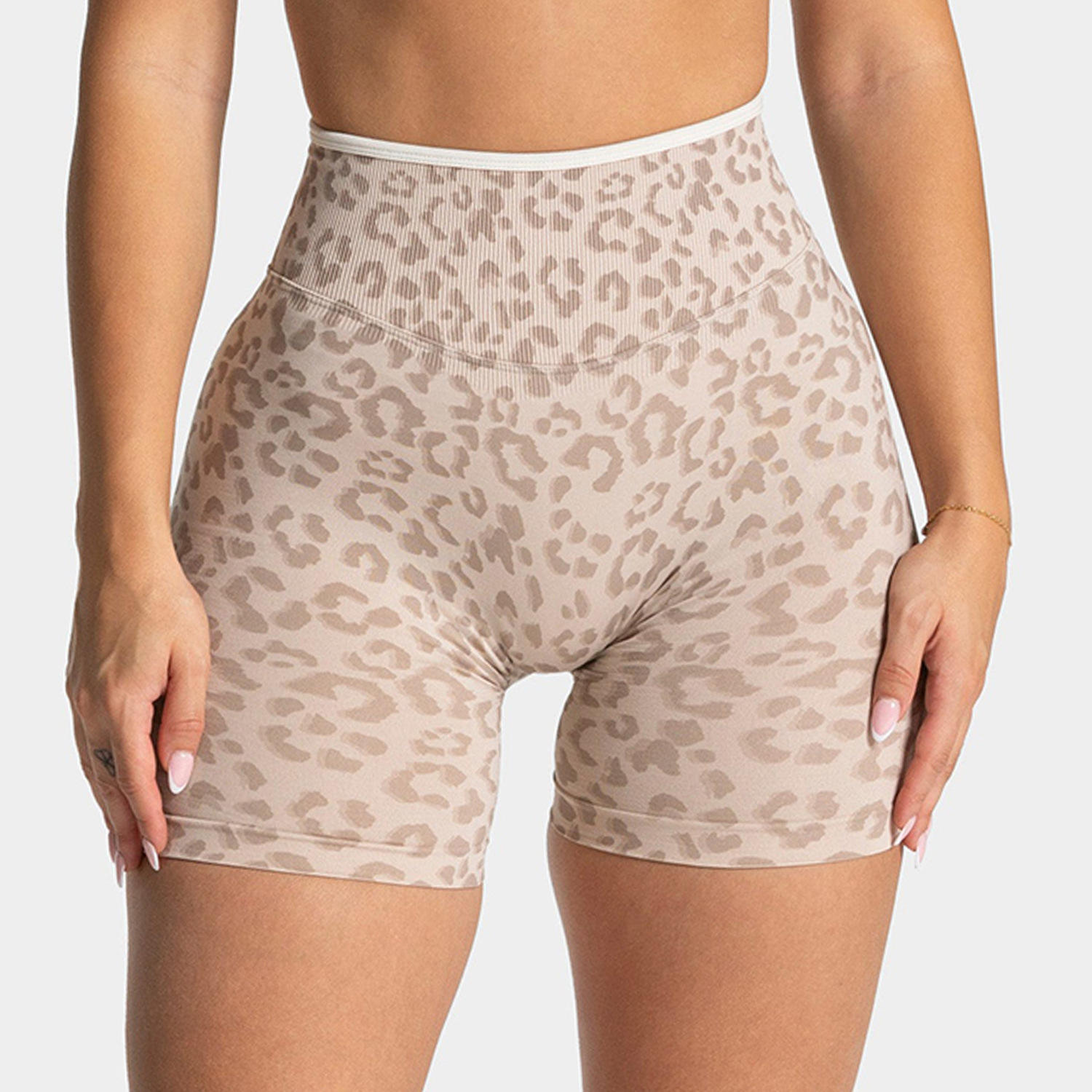Sporty Skinny Leopard Print Yoga Shorts with Peach Butt-Lifting Design