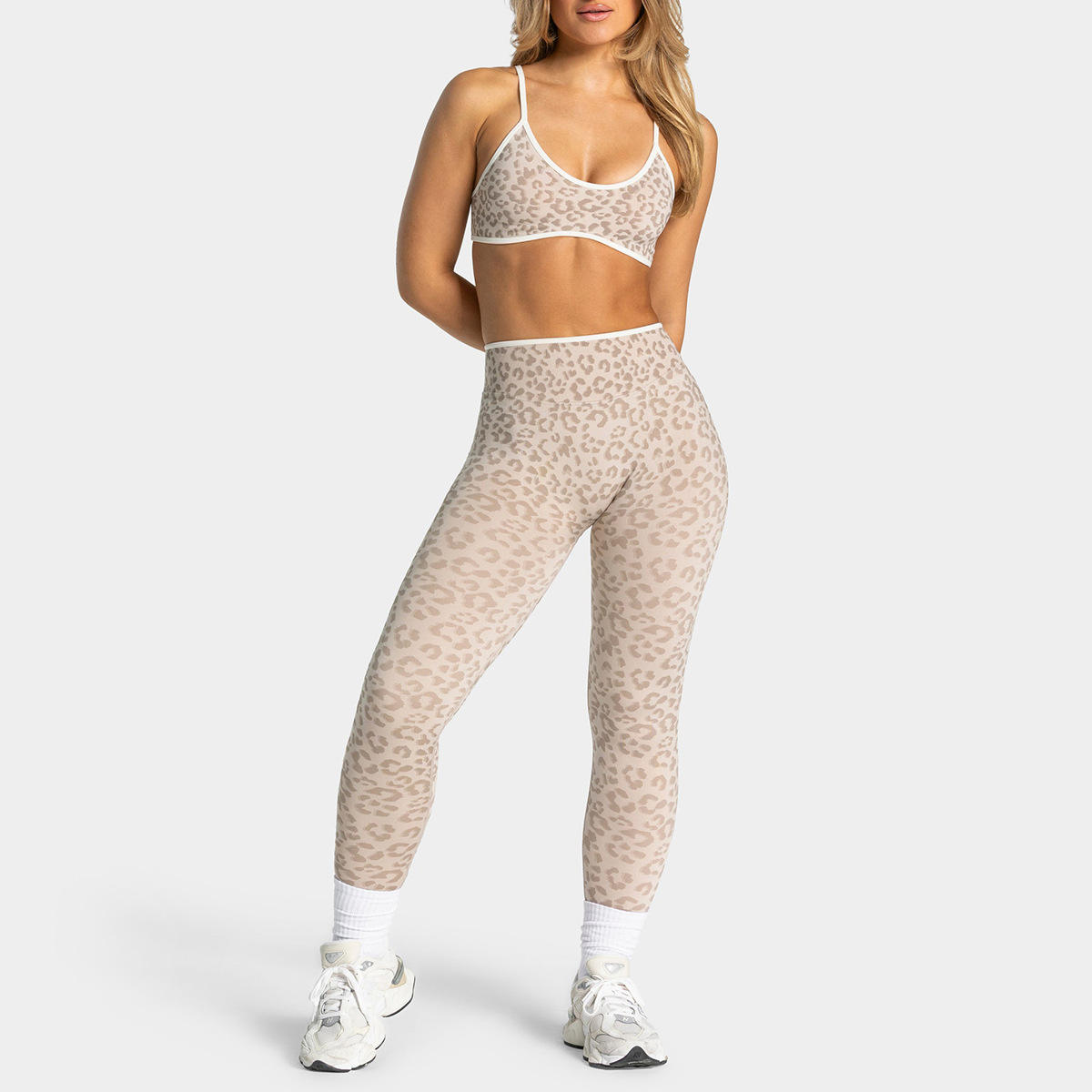 Figure-flattering Butt-lifting Workout Set with High-rise Yoga Bra