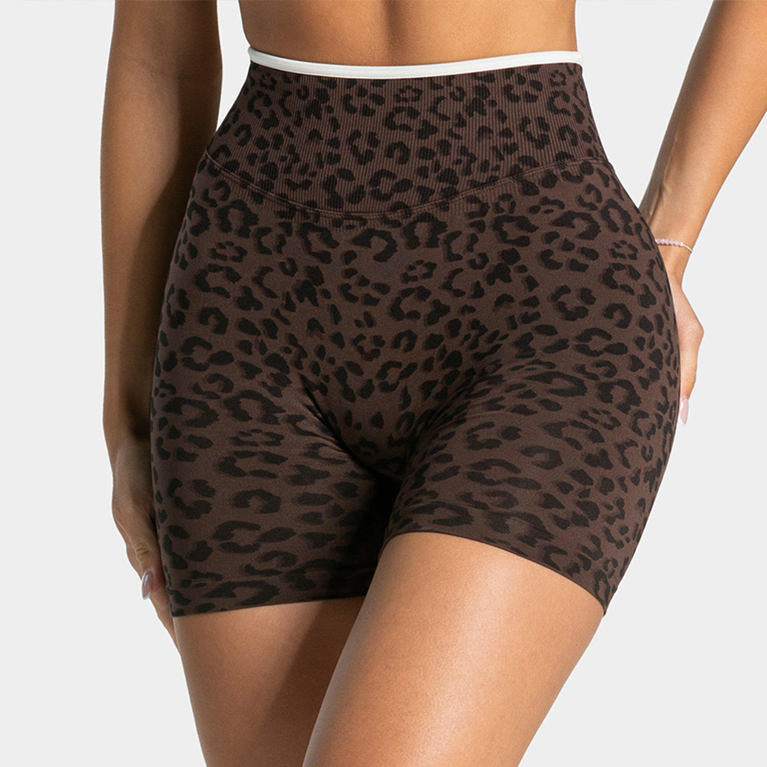 Sporty Skinny Leopard Print Yoga Shorts with Peach Butt-Lifting Design
